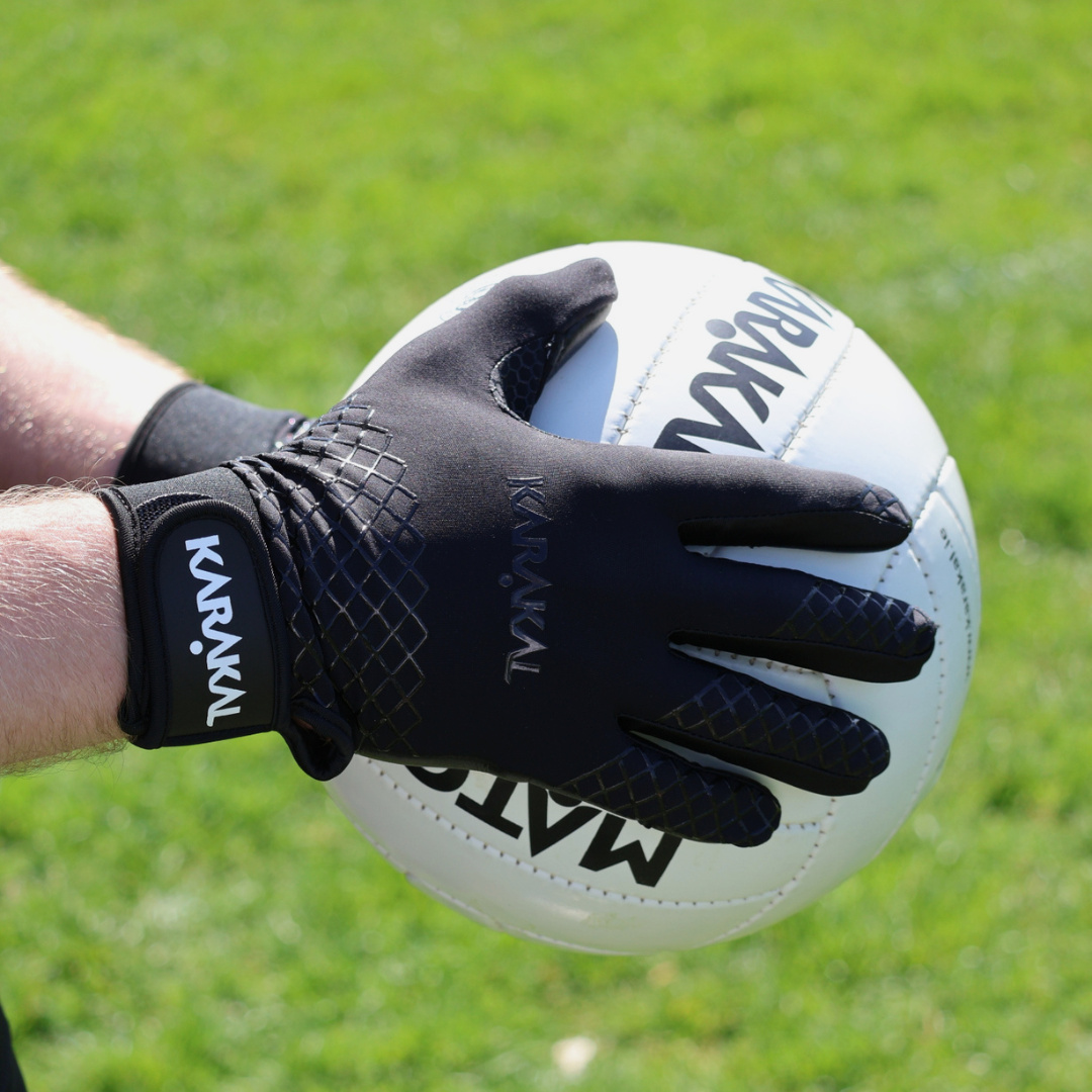 Karakal Web Gaelic Glove Blackout