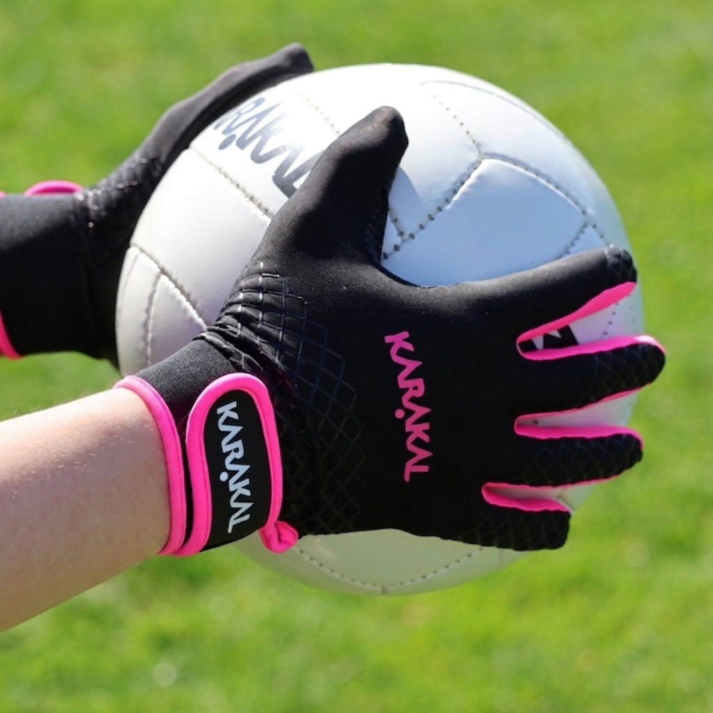 Karakal Web Gaelic Glove Black Pink